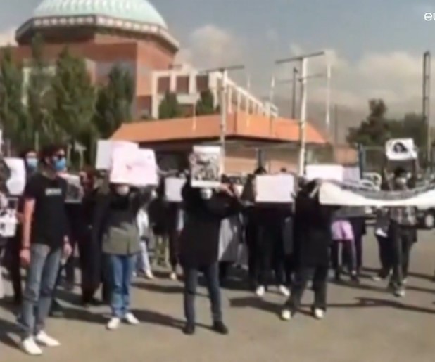 Iran: cordoglio per la morte di Mahsa Amini e condanna per le gravissime violazioni dei diritti umani in corso