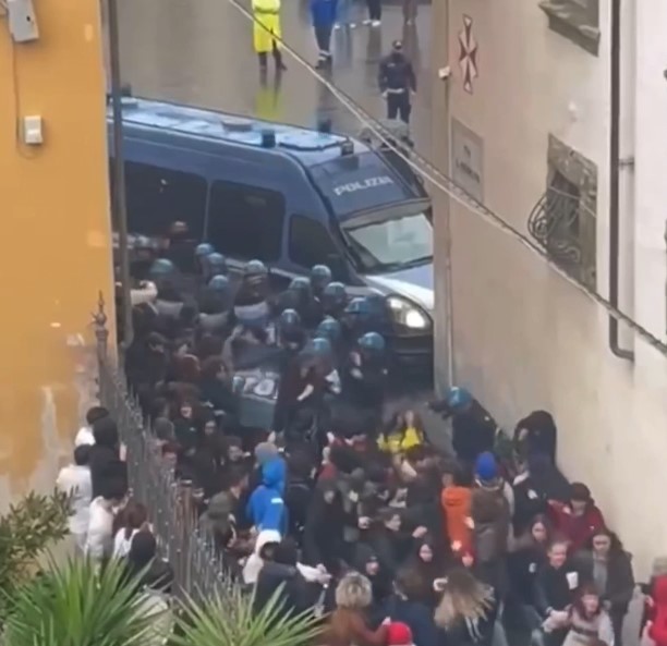 A tutela del diritto di manifestazione del pensiero, si accertino subito le responsabilità dei fatti del 23 febbraio