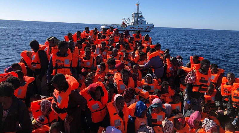 Tenere in mare per 19 giorni 147 persone naufragate e già torturate non è reato? Ne parliamo con Armando Sorrentino, avvocato e giurista democratico