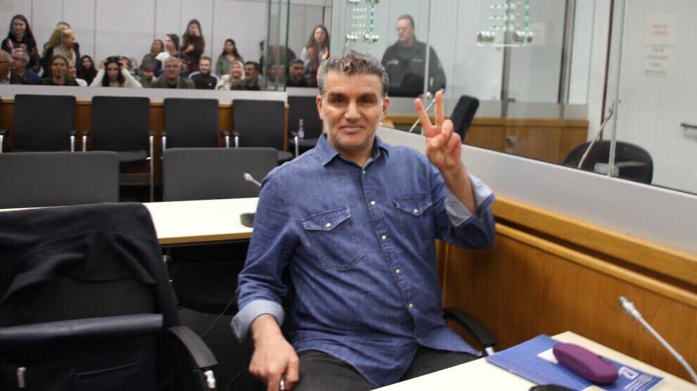 Ringraziamenti di Mehmet Çakas dopo che la sua deportazione in Turchia è stata sospesa