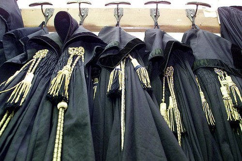 Hanno provato a ridurre la magistratura all’obbedienza. Ora provano a rendere l’avvocatura collaborazionista (e pure a cottimo): questa è l’idea di giustizia e garantismo del governo Meloni. Fermiamoli